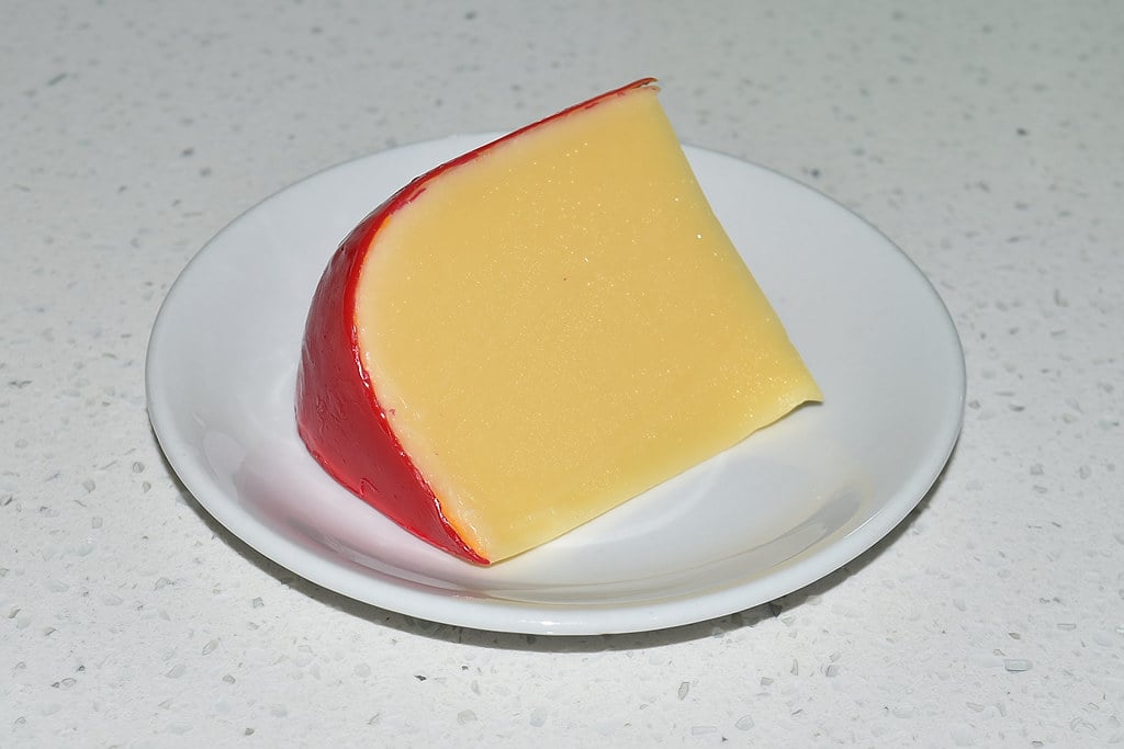 Edam_cheese_amsterdam