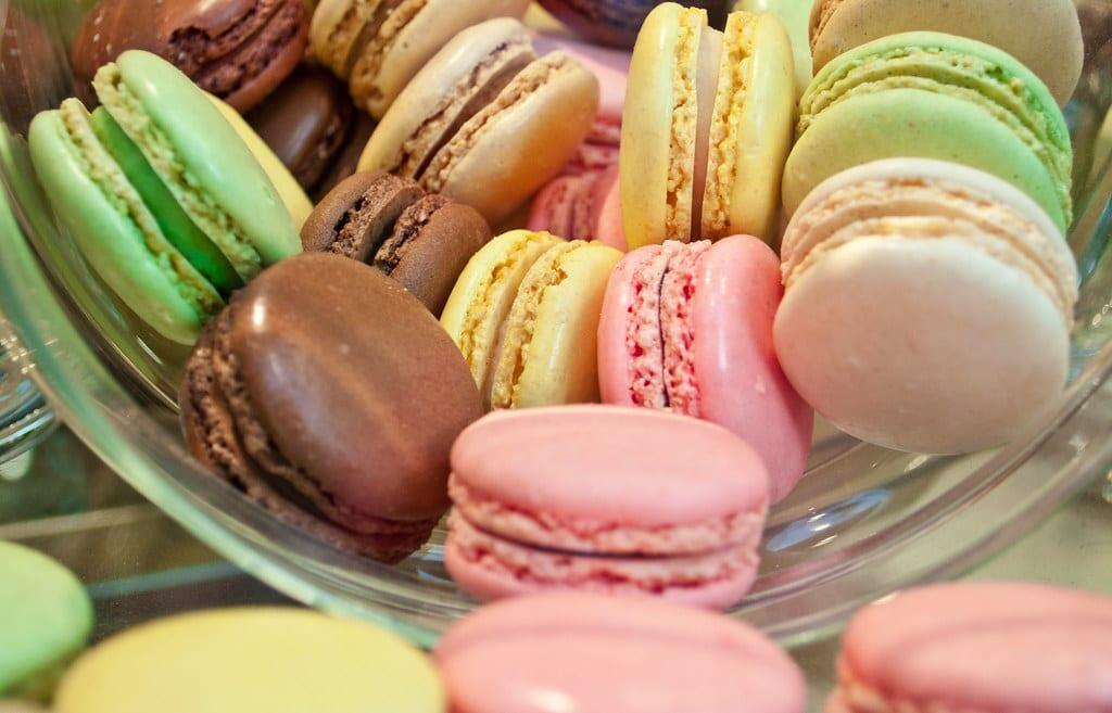 bowl_of_macarons_food_in_paris