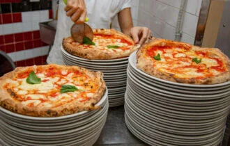 Naples Pizza & Drinks Tour: A Slice of Naples