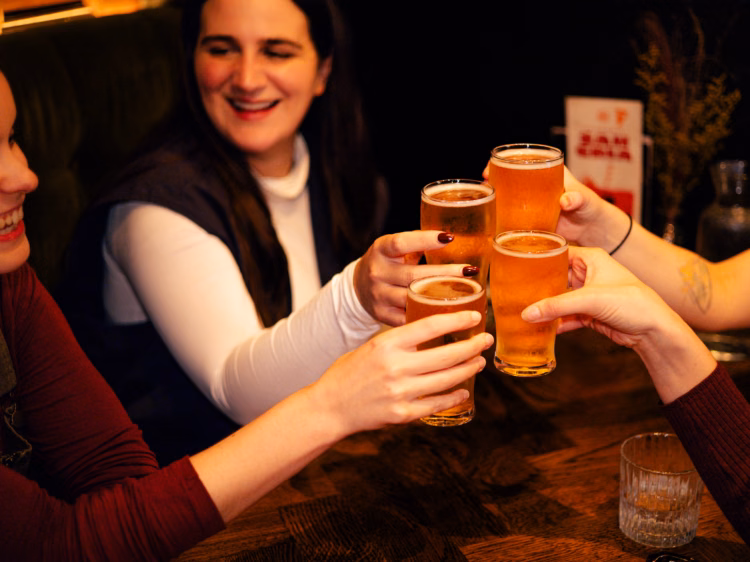 Eating Edinburgh: Old Town Food Tour with Drinks