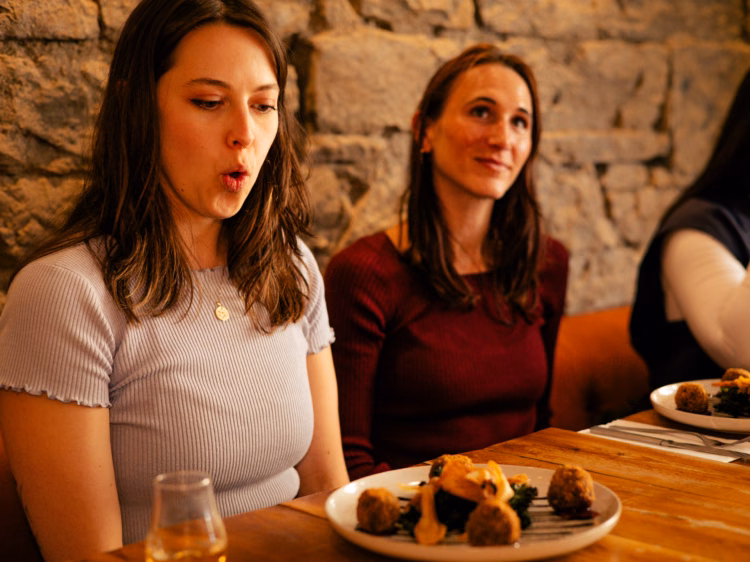 Eating Edinburgh: Old Town Food Tour with Drinks
