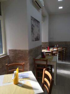 Pizzeria_De'_Figliole_Naples