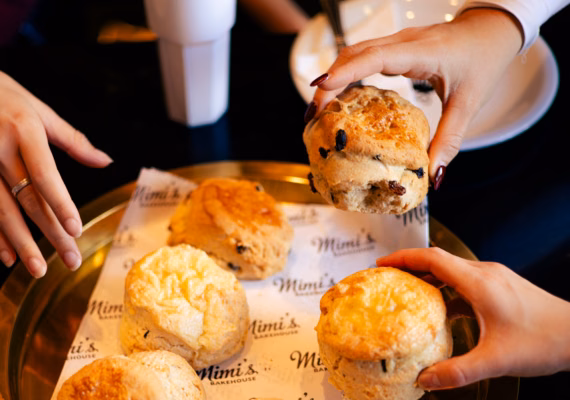 Eating Edinburgh: Old Town Food Tour with Drinks