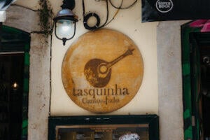 sign_inside_Tasquinha_Canto_do_Fado_Lisbon