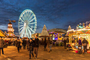 christmas_market_and_ferris_wheel_London