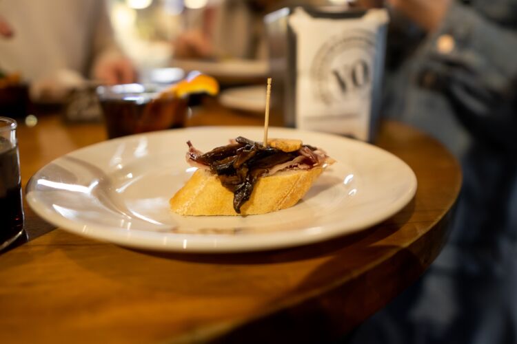 Barcelona Side Streets Tapas & Wine Tour