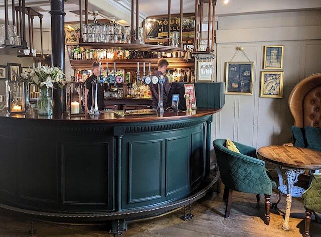 The_Sheep_Heid_Inn_bar_Edinburgh