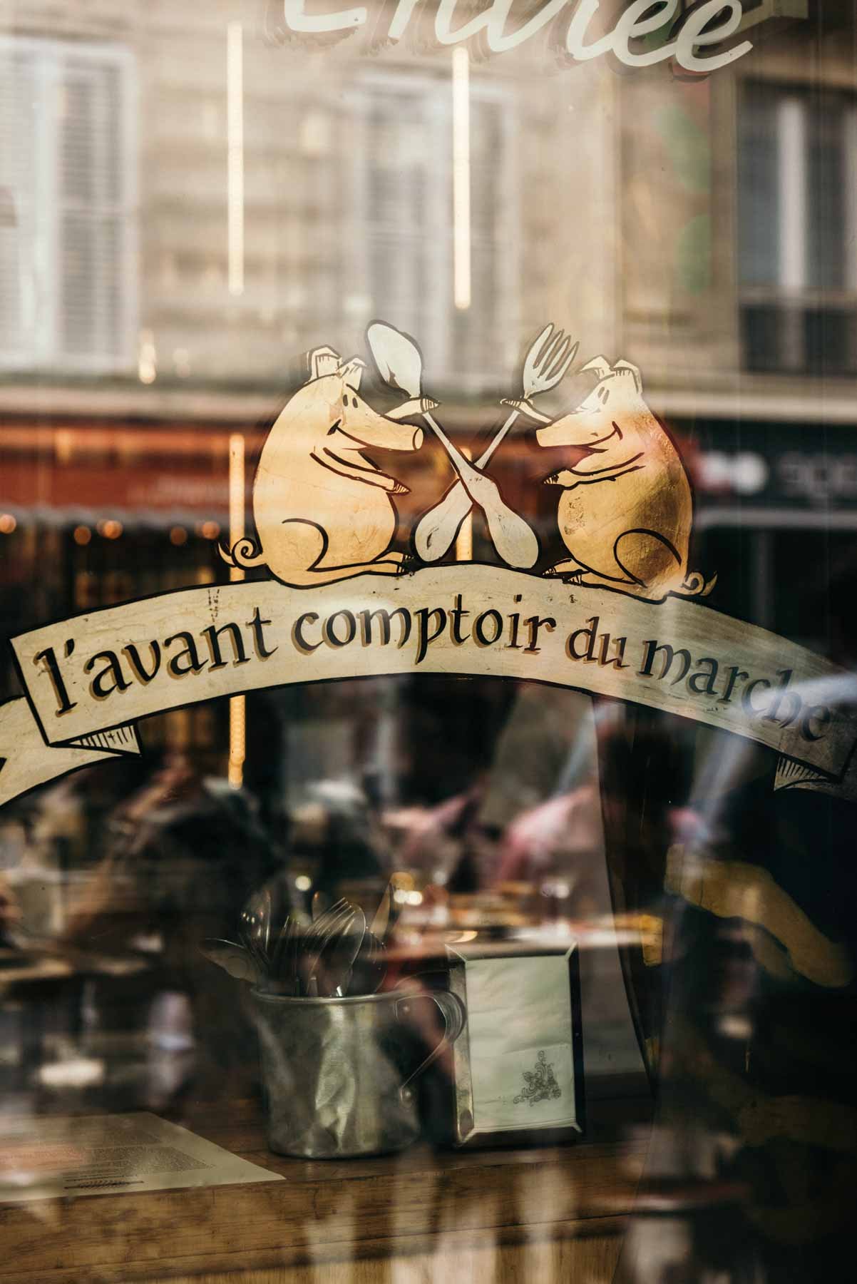 window_at_LAvant_Comptoir_du_Marche_Paris