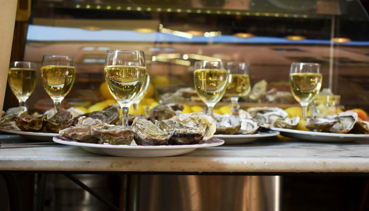 Oysters_and_wine_in_Dublin