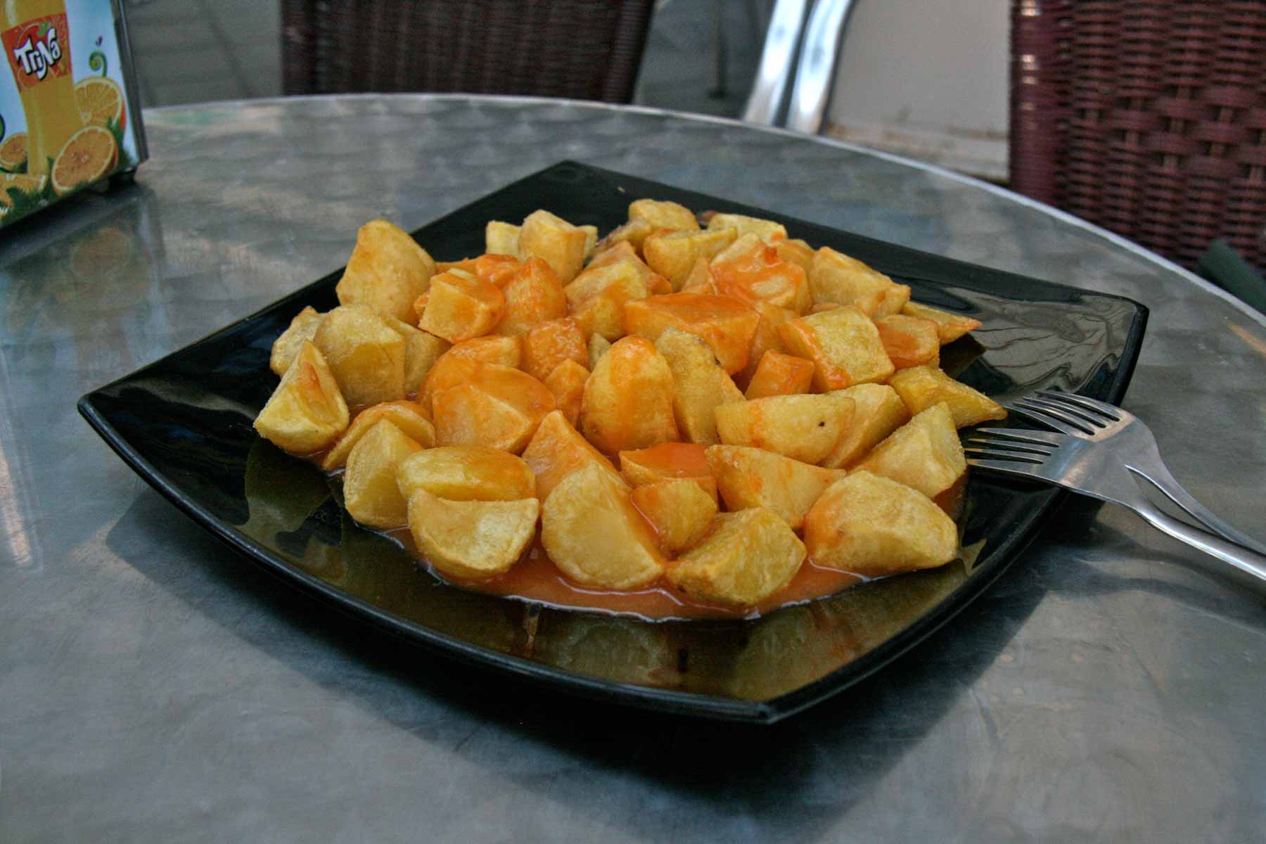 plate_of_patatas_bravas_in_madrid