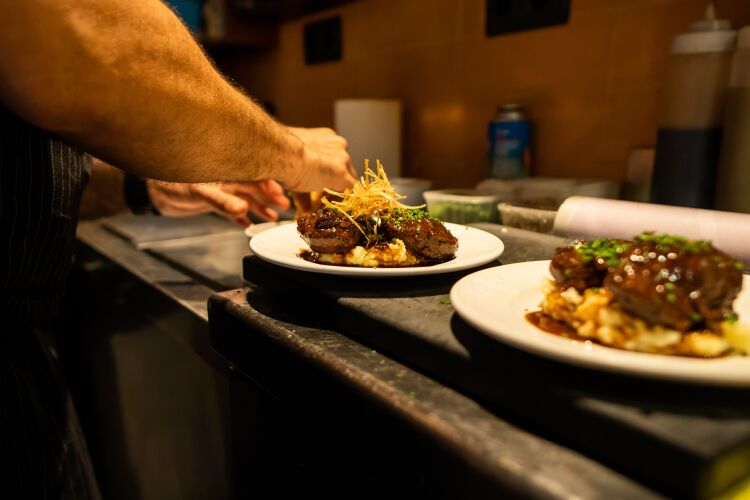 Barcelona Gothic Quarter VIP Tapas & Wine Tour