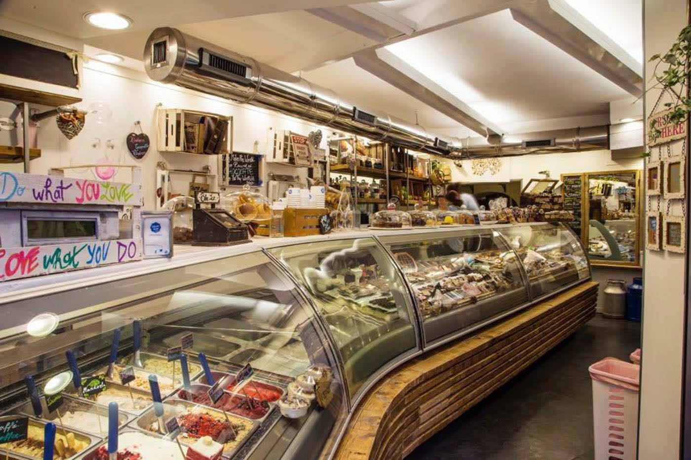 Piazza_di_Santa_Maria_Il_Gelato_di_Santa_Maria_Trastevere