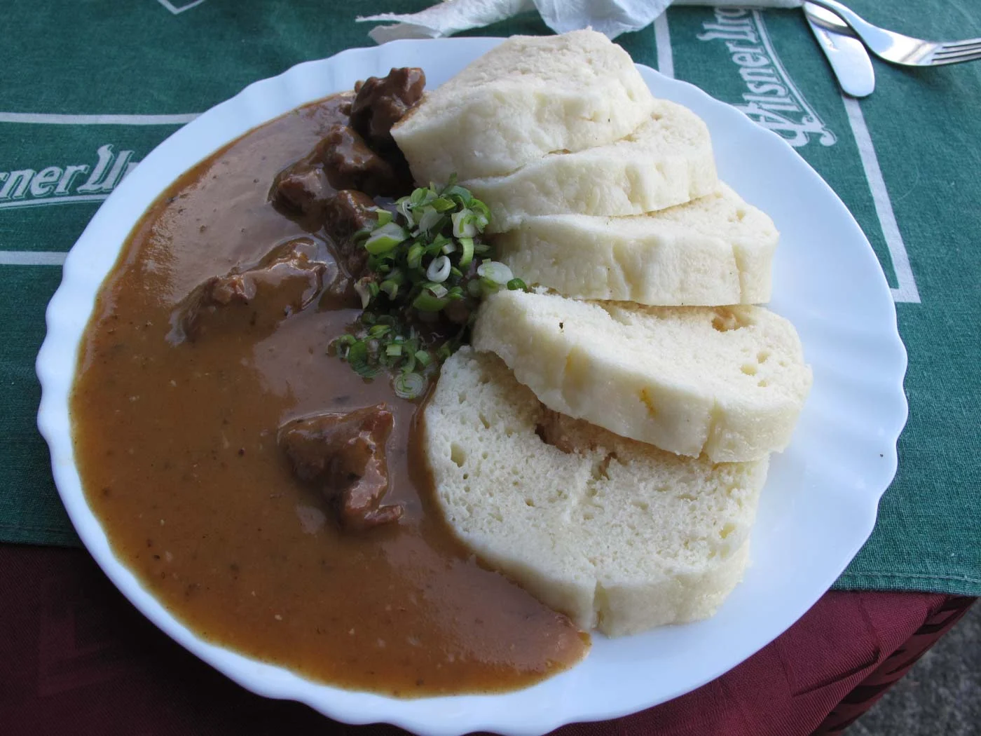 Plate_of_goulash_in_Prague