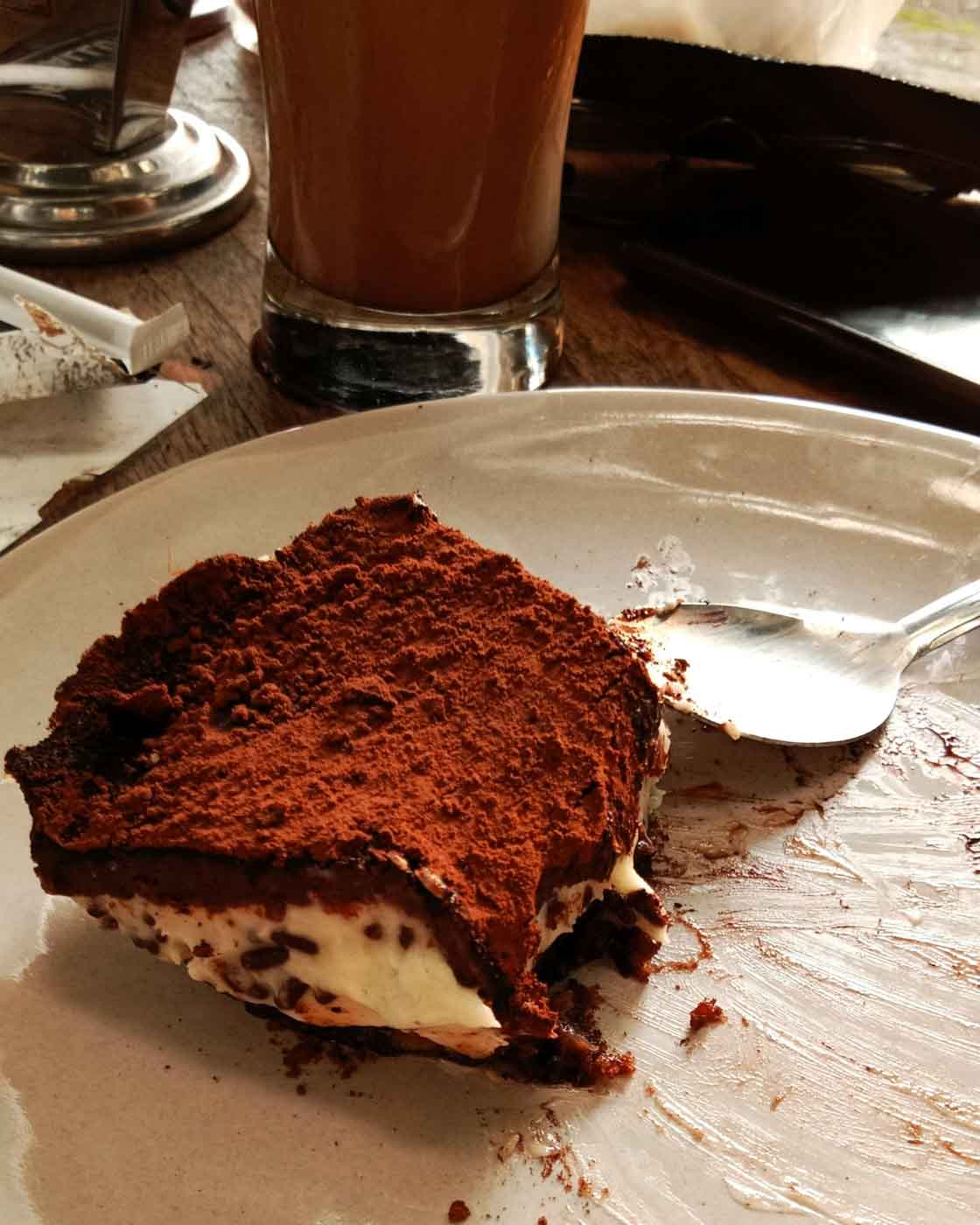 Plate_of_tiramisu_London